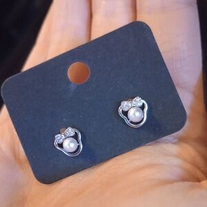 ♥️ Individually $10 Or Bundle 3/$26 Minnie Mouse Inspired Stud Earrings 🩶